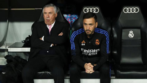Davide Ancelotti (phải) đang làm trợ lý cho cha ở Real