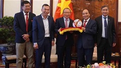 Chủ tịch nước Nguyễn Xuân Phúc tiếp HLV của hai ĐT bóng đá Việt Nam