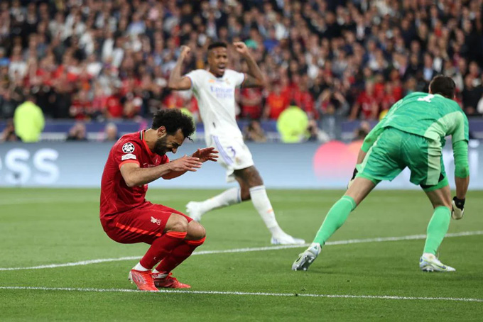 Salah bất lực trước sự xuất sắc của Courtois