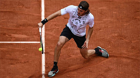 Stefanos Tsitsipas, Daniil Medvedev cùng bị loại ở vòng bốn Roland Garros 2022