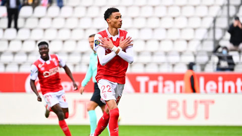 Tiền đạo trẻ Hugo Ekitike vừa có một mùa giải rất đáng nhớ trong màu áo CLB Reims của Pháp