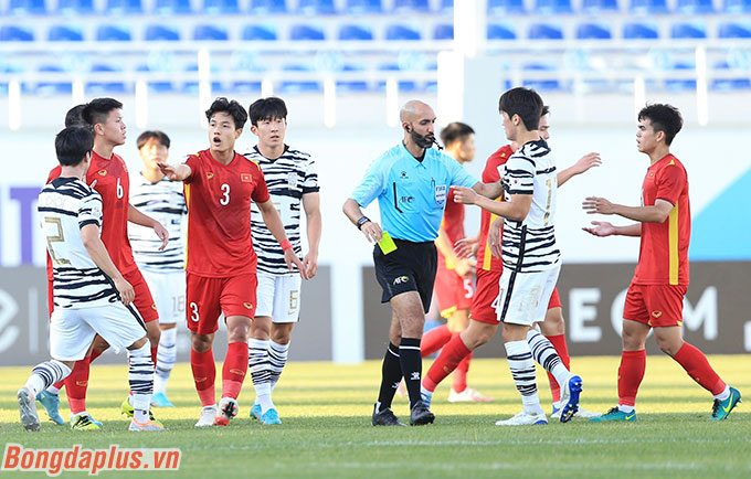 U23 Việt Nam chơi kiên cường trước U23 Hàn Quốc - Ảnh: Nhật Anh