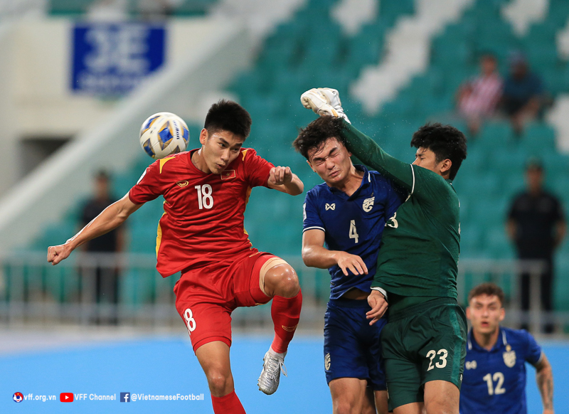Nhâm Mạnh Dũng nhiều khả năng sẽ được đẩy lên đá tiền đạo ở trận gặp U23 Hàn Quốc  - Ảnh: VFF 