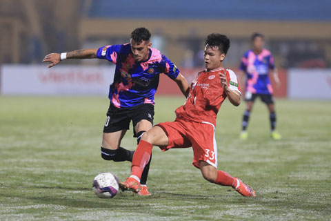 Sắp tới, Sài Gòn FC (trái) sẽ có những trận đấu khó khăn khi V.League 2022 trở lại 	 Ảnh: ĐỨC CƯỜNG
