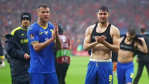 Cầu thủ Ukraine không kìm nén được cảm xúc sau thất bại trước ĐT Xứ Wales