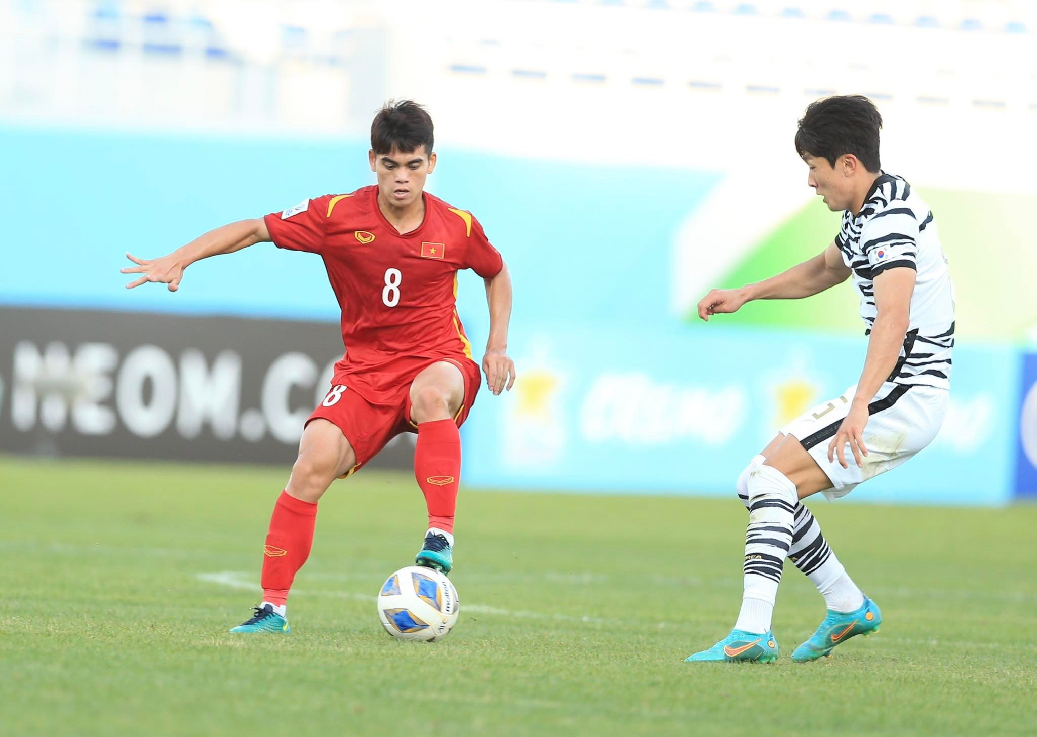 Văn Khang được bình chọn là cầu thủ xuất sắc nhất trận U23 Việt Nam - U23 Hàn Quốc - Ảnh: Quỳnh Anh 