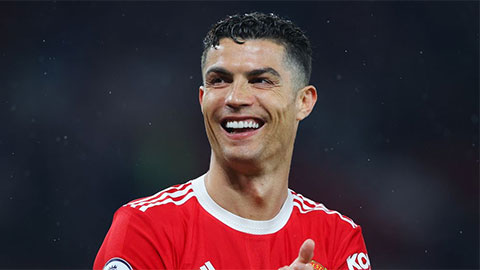 Ronaldo cảm ơn fan về danh hiệu Cầu thủ xuất sắc nhất MU mùa 2021/22