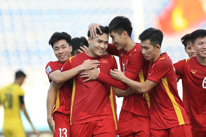 Niềm vui của các cầu thủ U23 Việt Nam khi hiên ngang giành vé vào tứ kết. Ảnh: Lâm Xung