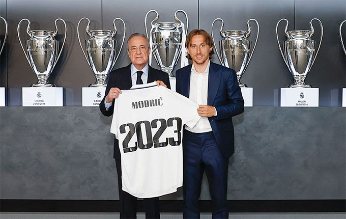 Modric mới gia hạn hợp đồng với Real