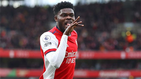 Thomas Partey bất ngờ đổi tên nhưng không đổi áo