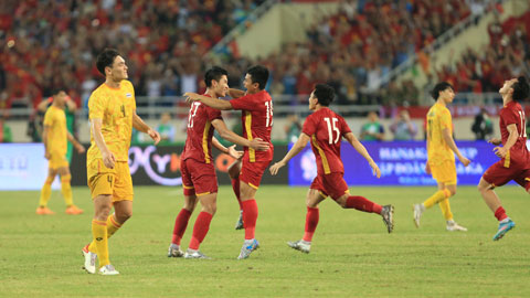 เวียดนาม U23 (เสื้อแดง) ฉลองชัยชนะเหนือประเทศไทย U23 ฟุตบอลชายซีเกมส์ นัดชิงชนะเลิศ 31 ภาพ: ต้วน CUONG