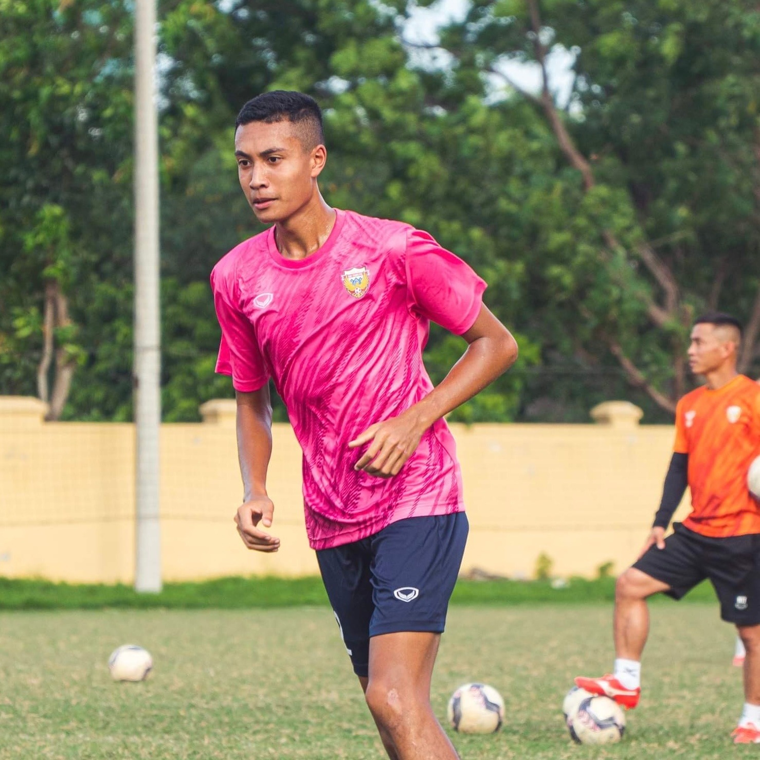 Phi Hoàng được HLV Thành Công tung vào sân trong hiệp 2 trận gặp Thanh Hóa ở cúp tứ hùng miền Trung 2022 