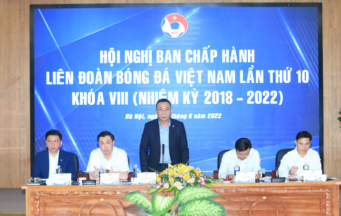 Quyền Chủ tịch VFF - Trần Quốc Tuấn phát biểu khai mạc Hội nghị BCH lần thứ 10 