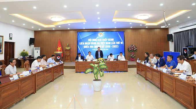Q.Chủ tịch LĐBĐVN Trần Quốc Tuấn chia sẻ, trong 06 tháng đầu năm 2022, hoạt động bóng đá Việt Nam diễn ra trong điều kiện vẫn tiếp tục chịu ảnh hưởng của đại dịch Covid-19.
