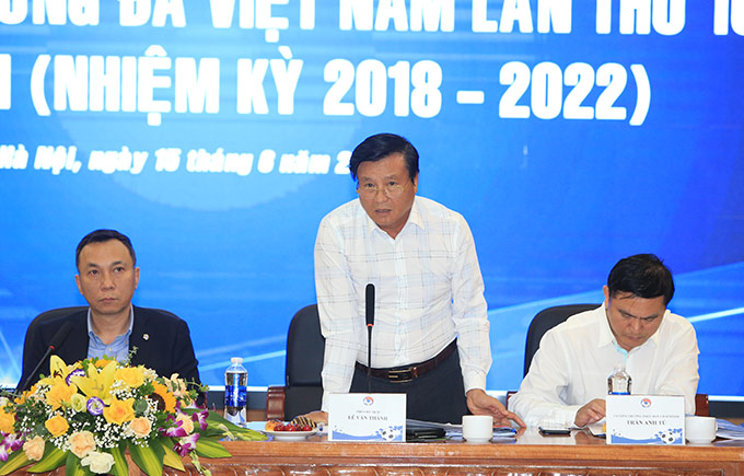 Phó Chủ tịch VFF - Lê Văn Thành báo cáo tình hình tài chính của VFF trong nửa năm đầu 2022 