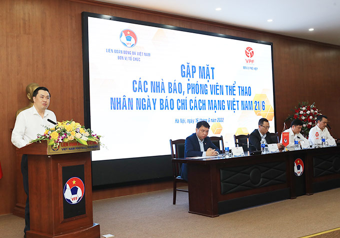 Phó Chủ tịch Cao Văn Chóng nhấn mạnh: Trong sự phát triển của bóng đá Việt Nam, bên cạnh nỗ lực của VFF, sự đồng hành đến từ cơ quan báo chí đóng vai trò vô cùng quan trọng"