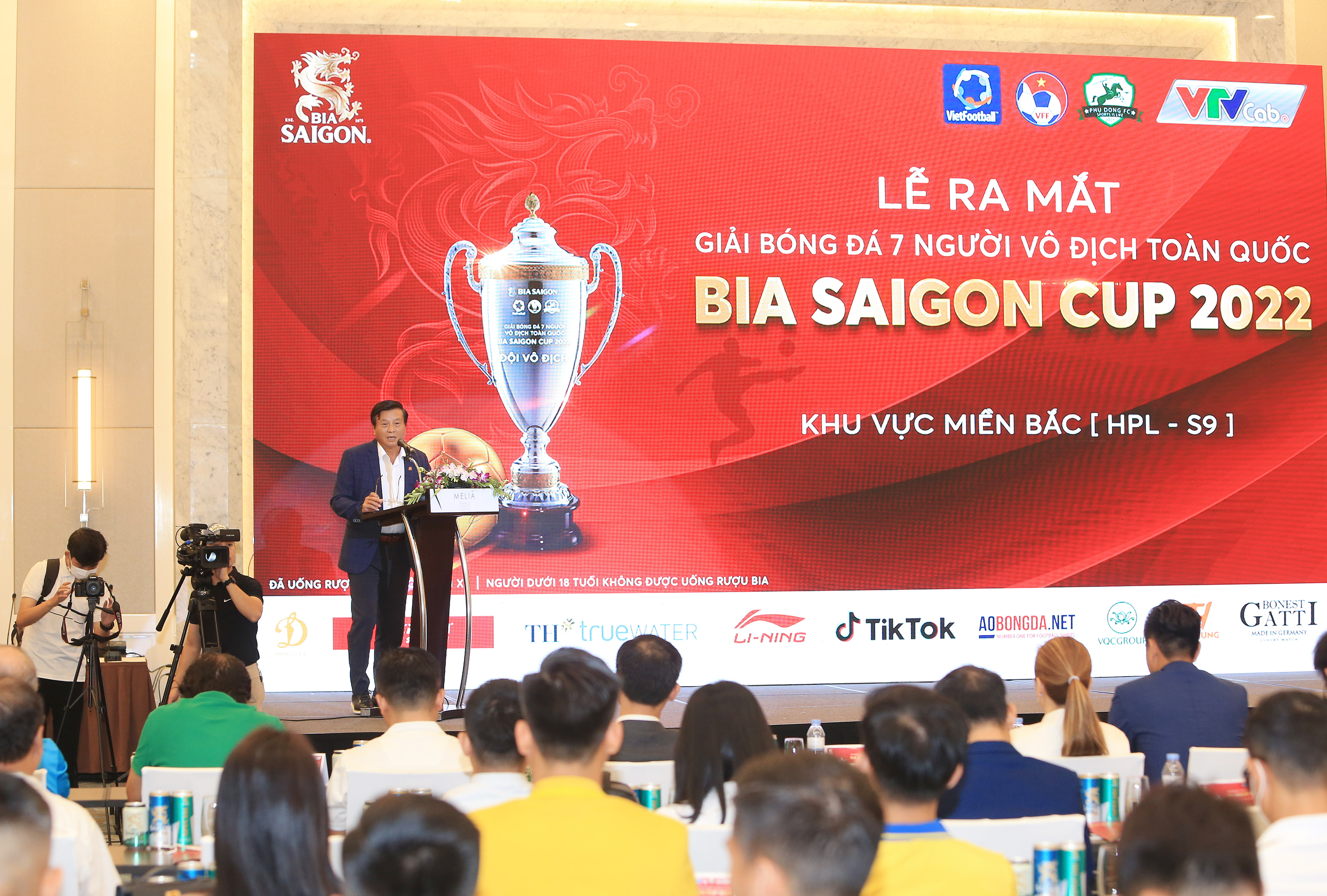 Phó Chủ tịch VFF Lê Văn Thành tới dự và phát biểu trong buổi lễ ra mắt Giải bóng đá 7 người vô địch toàn quốc - khu vực miền Bắc (HPL-S9) - Ảnh: Đức Cường 
