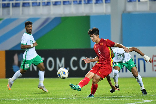 Văn Khang vừa trở về từ VCK U23 châu Á 2022 sẽ tập trung cùng U19 Việt Nam để tham dự giải U19 ĐNÁ 2022
