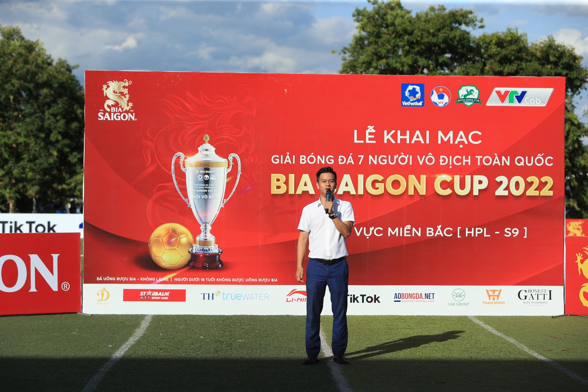 Tổng giám đốc Vietfootball tuyên bố khai mạc giải 