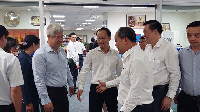 Ông Lê Khánh Hải thăm cán bộ, công chức Sở VH, TT và DL Bình Dương