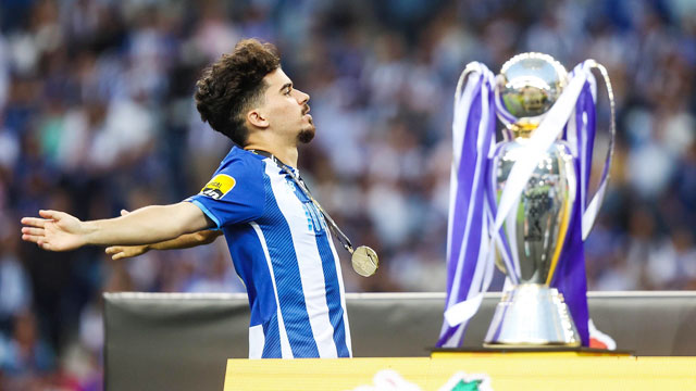 Vitinha giành cú đúp vô địch để làm quà chia tay Porto