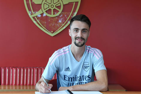 Vieira đã ký hợp đồng 5 năm với Arsenal