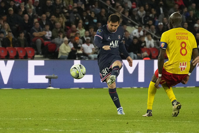 Messi giúp PSG "hốt bạc" sau 1 năm