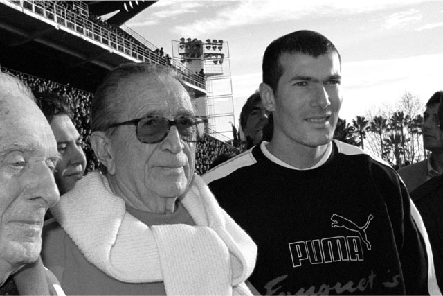 Zidane cùng Jean Varraud, người đưa anh về Cannes