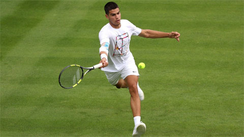 Carlos Alcaraz lần thứ hai dự Wimbledon. Anh thắng 32 và thua 4 trận từ đầu năm nay