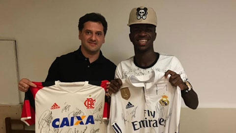 Juni Calafat (trái) đạo diễn vụ chuyển nhượng Vinicius Jr tới Real Madrid vào năm 2018