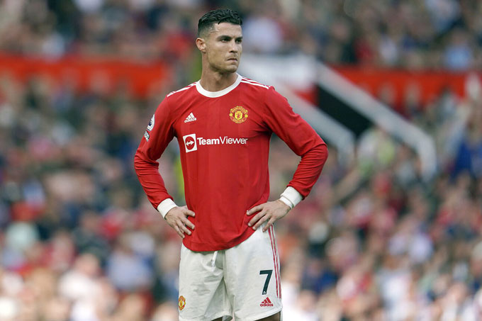 Cristiano Ronaldo, 37 tuổi, đang chơi cho Man United. Dù đã rất lớn tuổi nhưng CR7 vẫn được định giá 30 triệu euro.