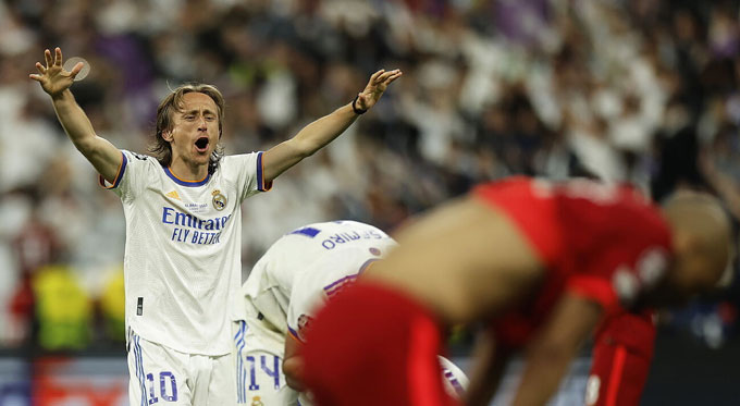 Luka Modric, 36 tuổi, đang chơi cho Real Madrid. Tiền vệ người Croatia được ví như cây trường sinh của Los Blancos, và có giá 10 triệu euro.