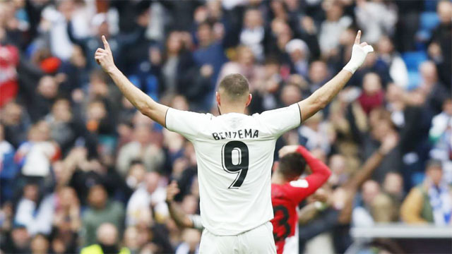 Trong hai mùa tới, “ông già gân” Karim Benzema vẫn sẽ là trung phong đích thực và chưa thể thay thế của Kền kền trắng