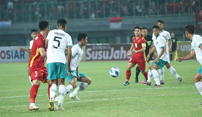 U19 Việt Nam (áo đỏ) đã có 1 điểm xứng đáng - Ảnh: Phan Hồng