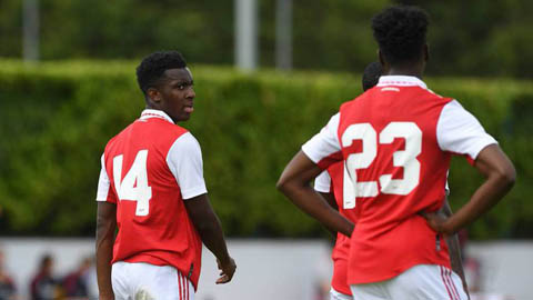 Nketiah lập hat-trick cho Arsenal trong ngày 'ra mắt' số 14