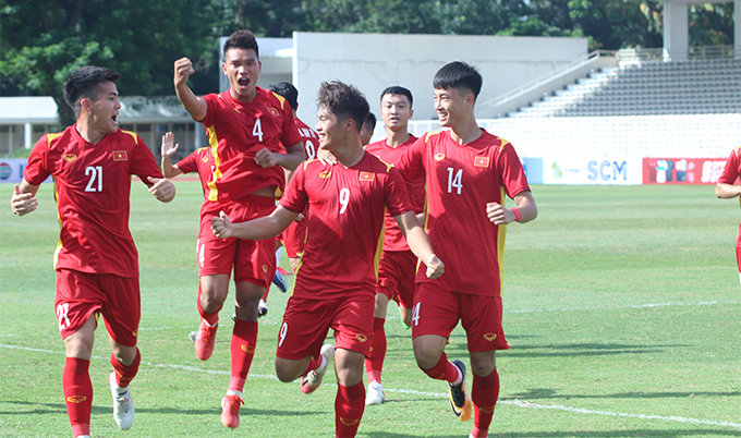 U19 Việt Nam ăn mừng bàn thắng. Ảnh: Phan Hồng