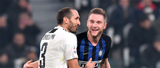 Chiellini (trái) và Skriniar là hai trung vệ mẫu cổ điển đã chia tay Serie A sau mùa 2021/22