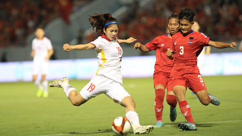 ĐT nữ Việt Nam (trái) sẽ tranh tài tại AFF Cup 2022 với tư cách đội ĐKVĐ  	Ảnh: PHAN TÙNG