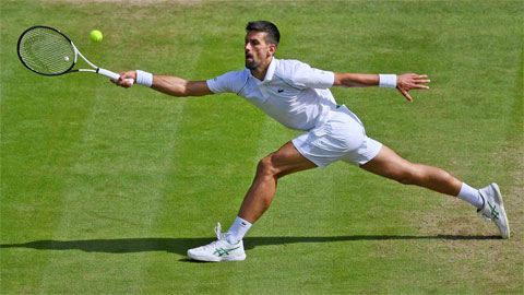 Djokovic ngược dòng vào bán kết Wimbledon 2022