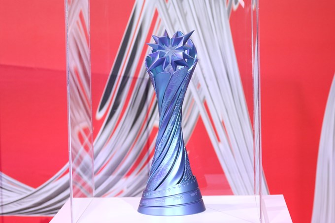 Chiếc cúp Icons Global Championship 2022 được trưng bày tại sự kiện Fan Icons