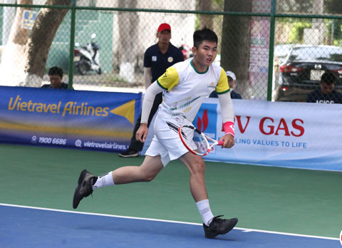 Tay vợt Nguyễn Quang Vinh
