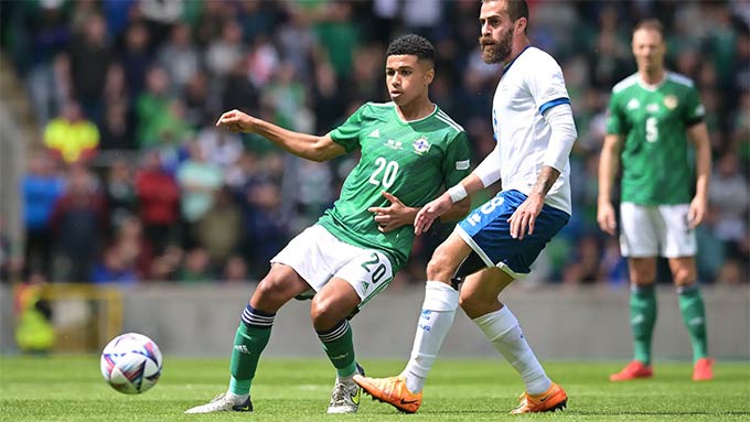Shea Charles đã có 4 lần khoác áo ĐT Bắc Ireland