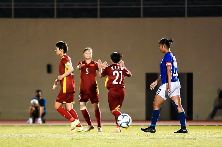 ĐT nữ Việt Nam ghi 3 bàn trong hiệp 1 - Ảnh: VFF 