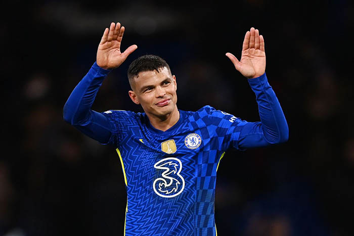 4. Thiago Silva (Chelsea): Ở mùa giải đầu tiên, Thiago Silva giành chức vô địch Champions League với Chelsea. Sang mùa thứ 2, Silva có 48 lần ra sân, 108 lần thắng không chiến và có 54 pha tắc bóng. Giờ Chelsea đang mặt với khủng hoảng trung vệ trước khi mùa giải 2022/23 khởi tranh, CLB chắc chắn vẫn phải nhờ cậy Thiago Silva.