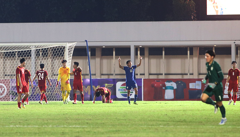 Có những cơ hội ăn bàn rõ ràng hơn nhưng U19 Việt Nam đành để đối thủ hưởng niềm vui ghi bàn  trước 