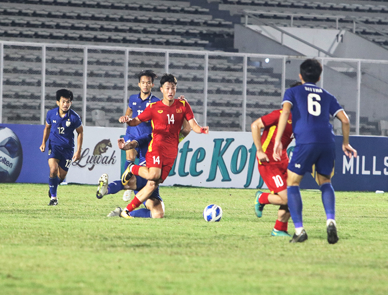 U19 Thái Lan cần bàn thắng nên chơi rất căng thẳng, hay phạm lỗi