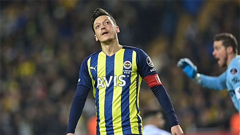 Chia tay Fenerbahce, Ozil vẫn muốn thi đấu ở Thổ Nhĩ Kỳ