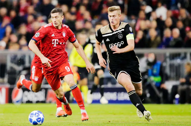 Bayern sẵn sàng trả 60 triệu euro để đón De Ligt (phải) về Munich