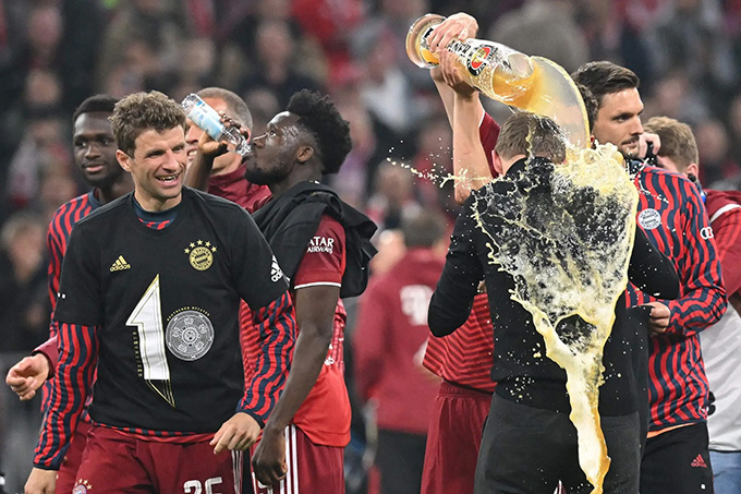 Bayern vô địch Bundesliga 10 năm liên tiếp