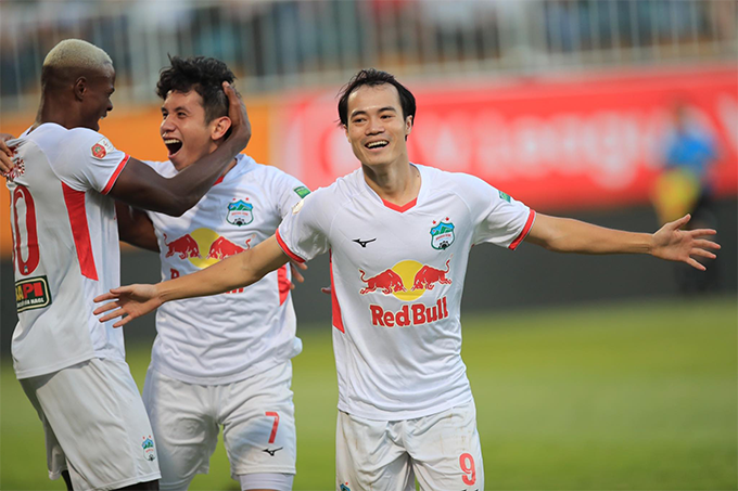 Văn Toàn có bàn thắng thứ 3 cho HAGL ở mùa giải 2022. Ảnh: Đức Cường